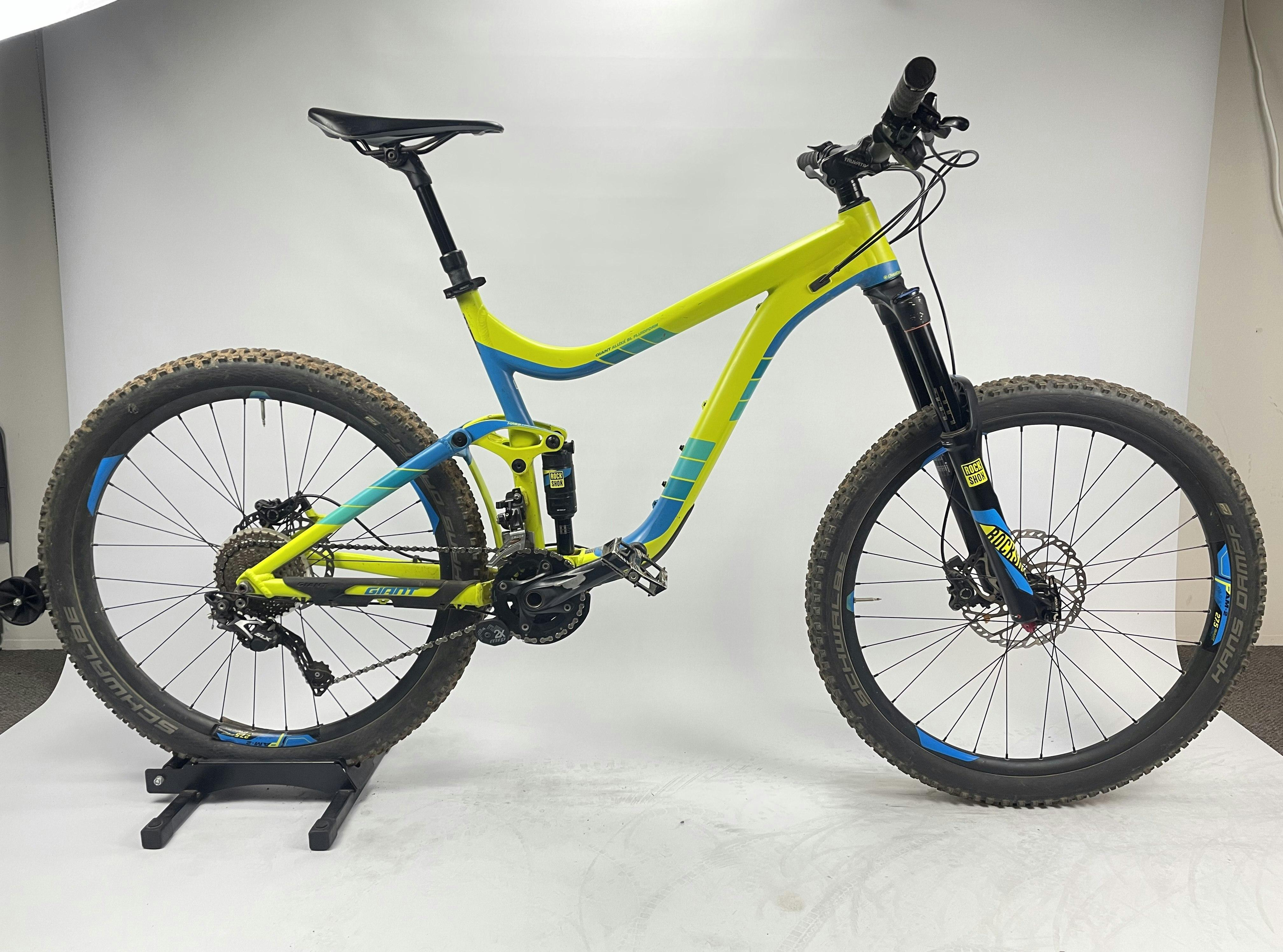 2016_Giant_Reign_2_-_Large