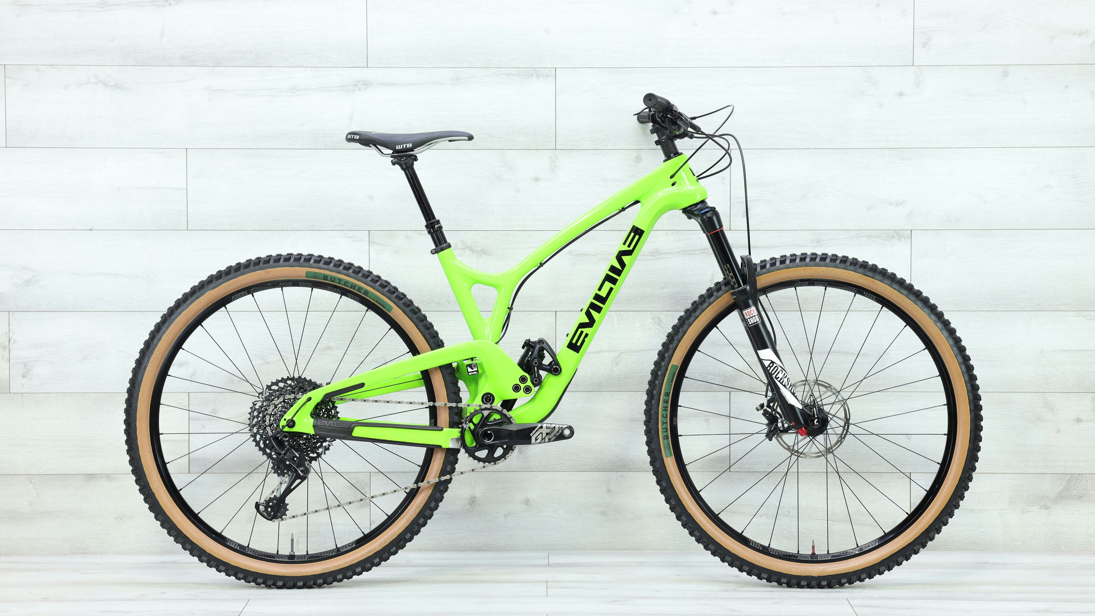 Following_Mountain_Bike_-_Medium