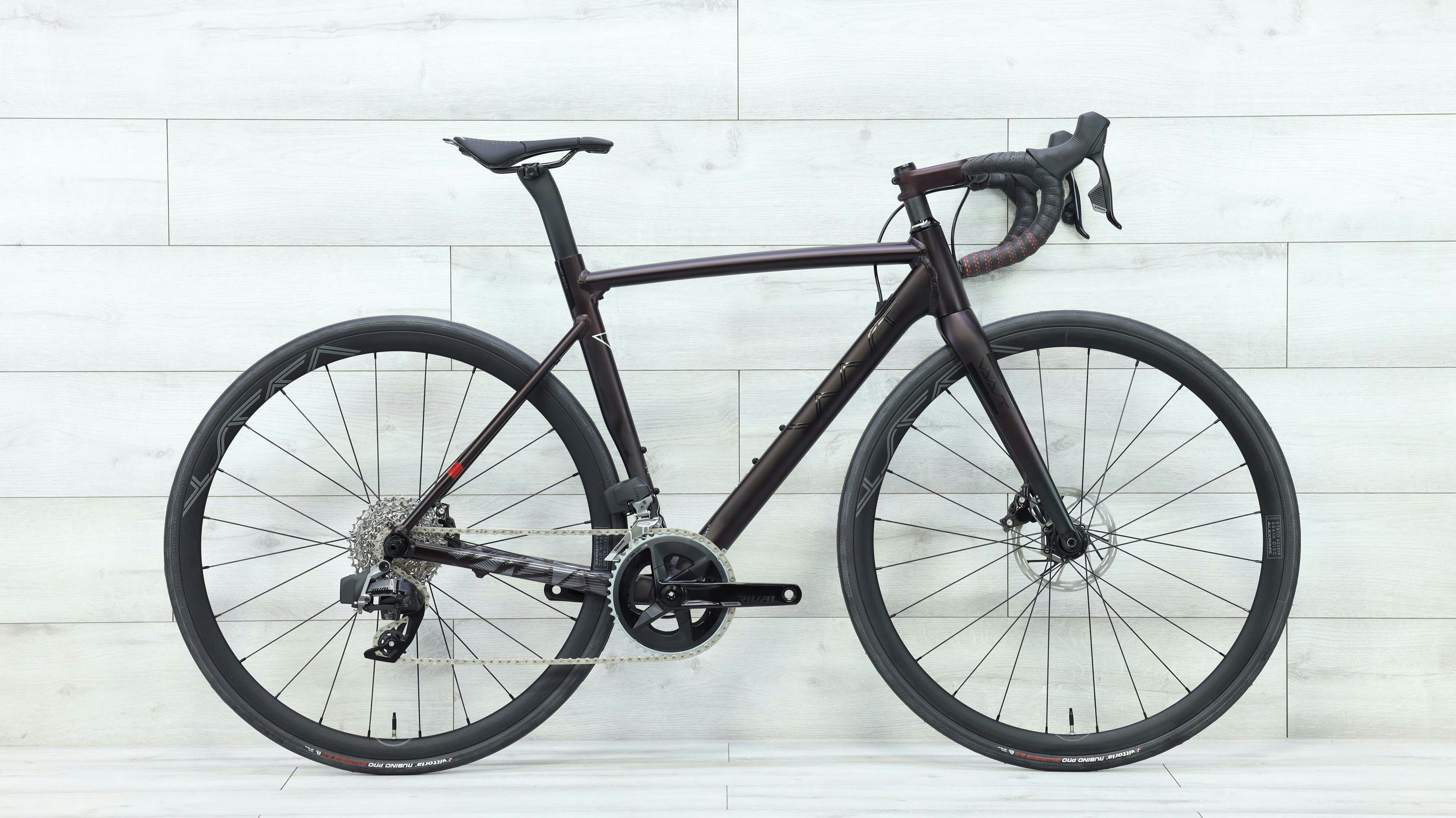 R/1_Rival_eTap_AXS_700c_Road_Bike_(Black_/_Red,_52cm,_Small)