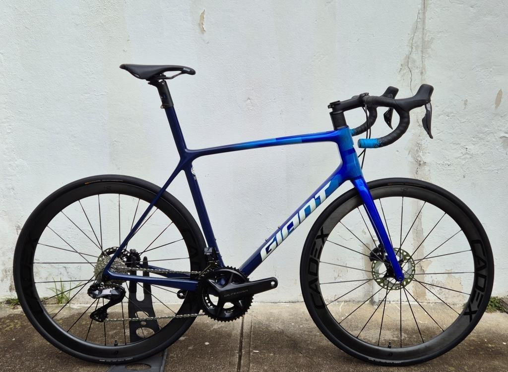 Giant_TCR_Advanced_SL_Team_Jayco!_L._Ultegra_Di2_12s!_Cadex_42_Tubeless!