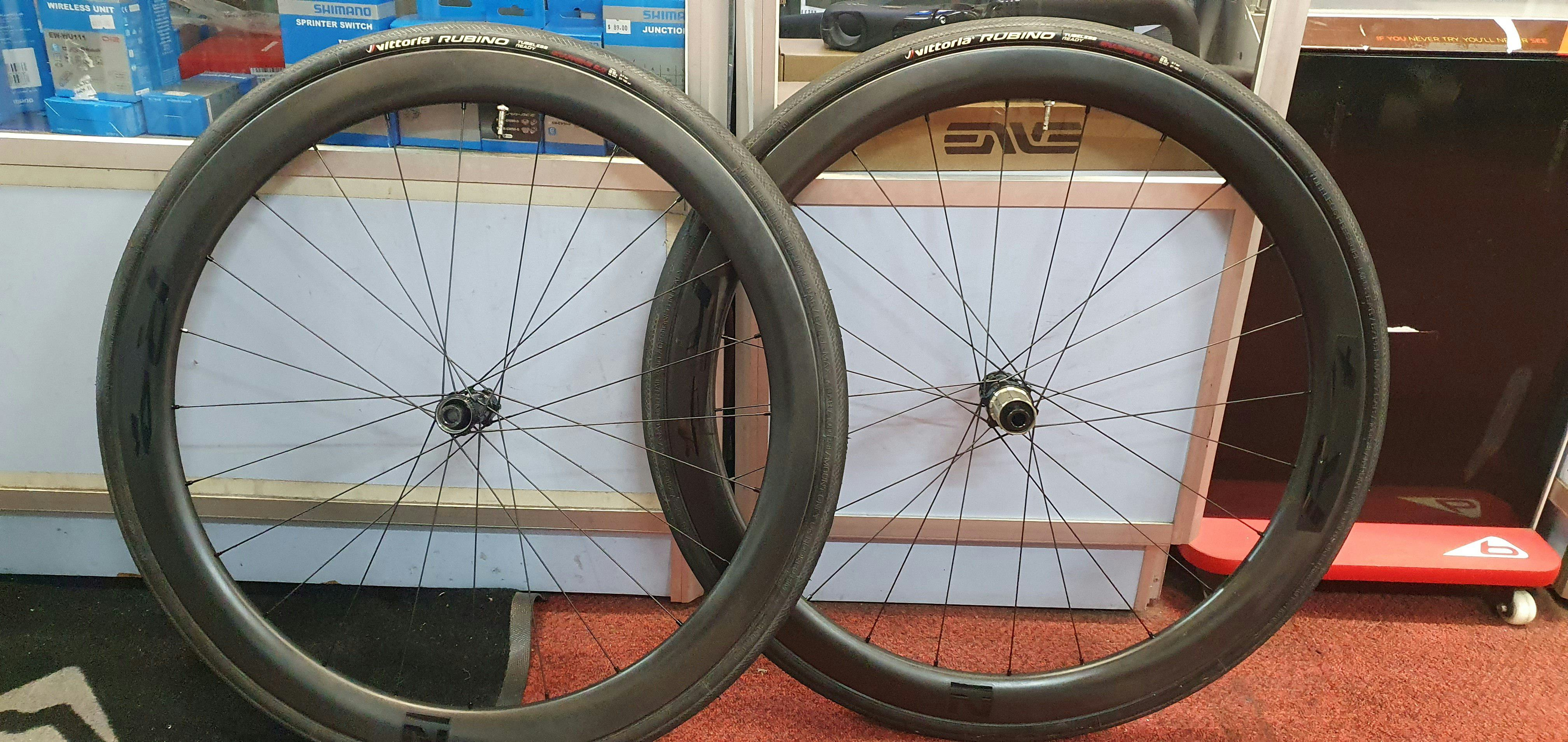 R4_carbon_wheelset