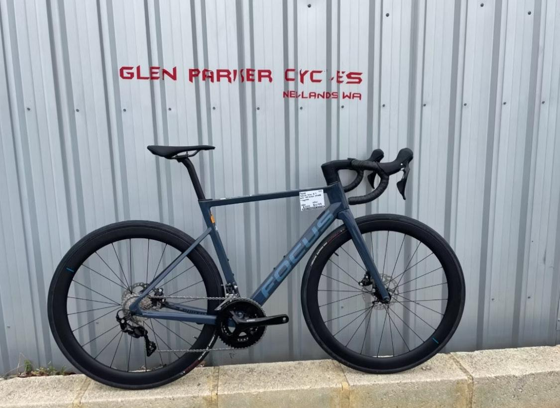 Izalco_Max_8.7_Shimano_105_Carbon_Road_Bike_With_105_Carbon_Wheelset