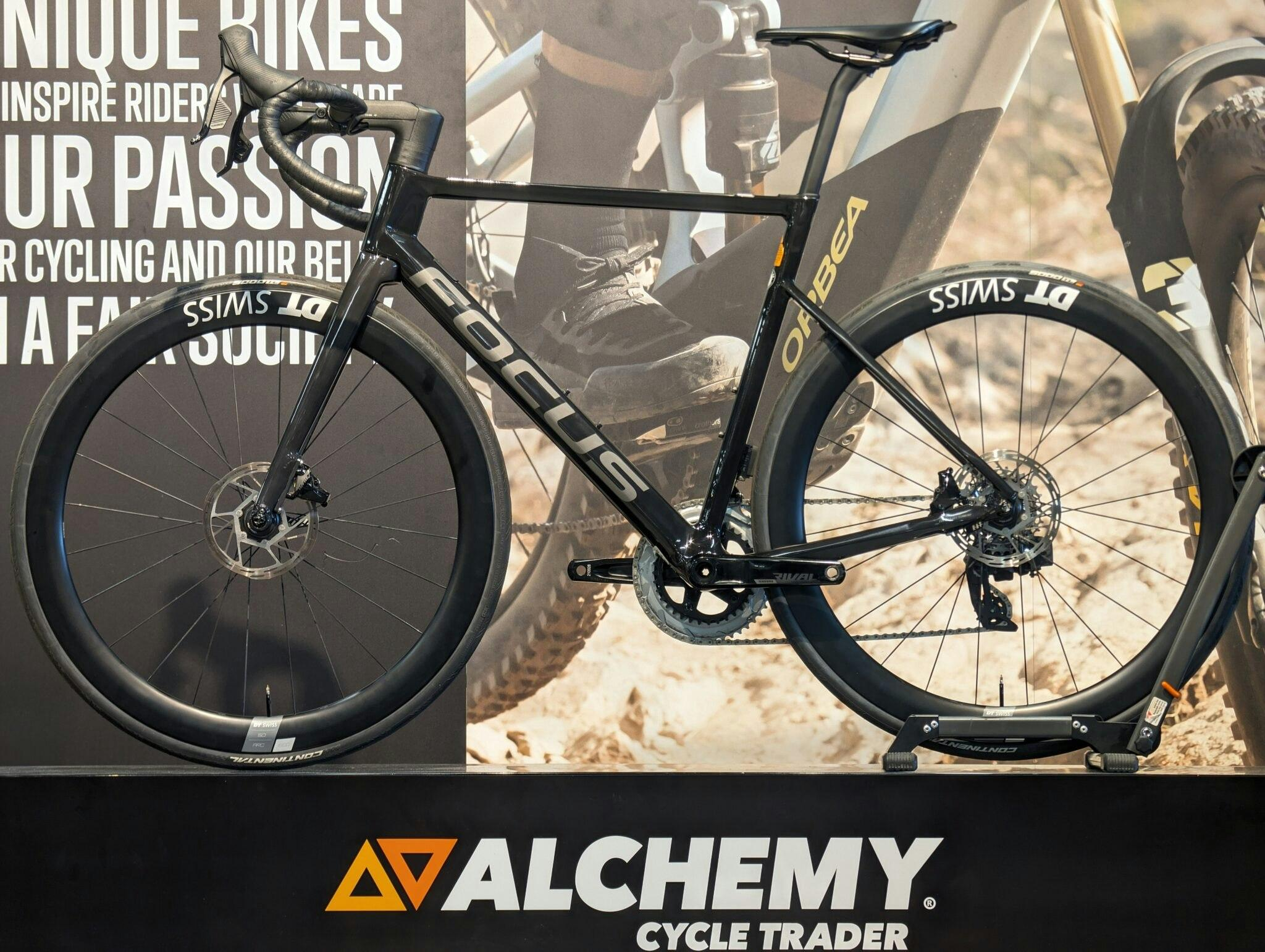 Izalco_Max_8.9_56cm_2023