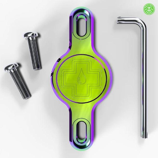MUC-OFF_V2_SECURE_AIR_TAG_HOLDER_IRIDESCENT