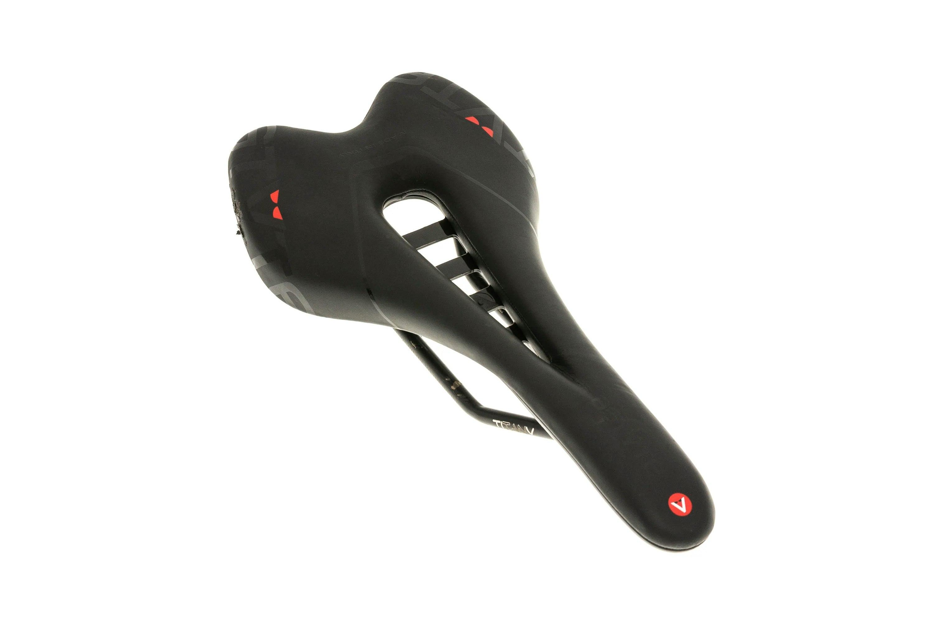 Astute_Skylab_Saddle_135mm_TitanV_Rails