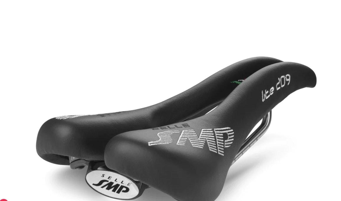 LITE_209_BLACK_SADDLE