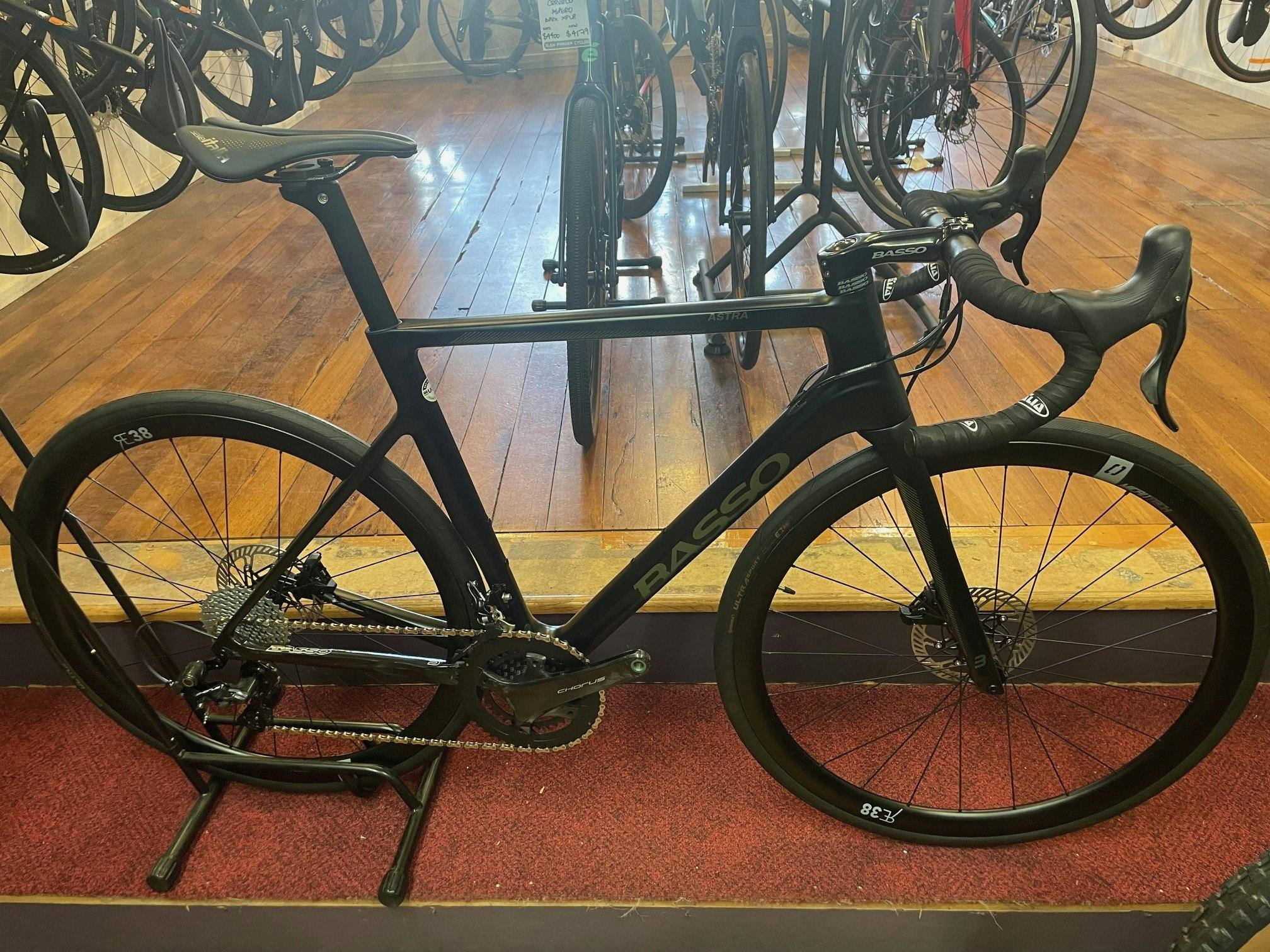 Astra_Campagnolo_Chorus_Carbon_Road_Bike