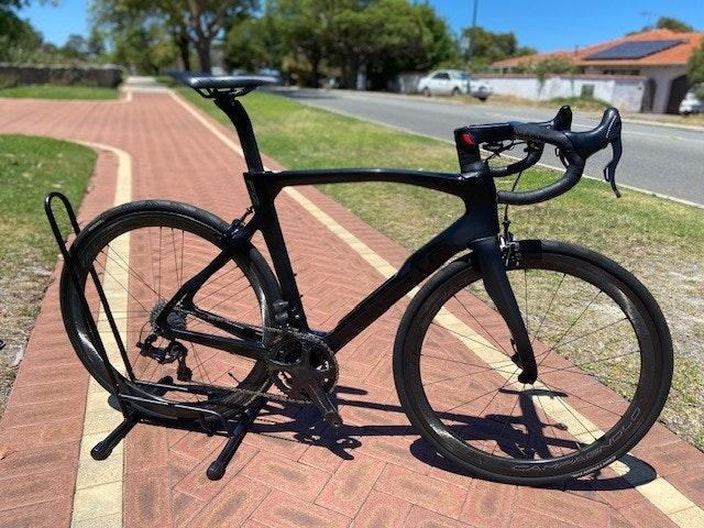 F12_Campagnolo_SR_12_speed_EPS_Rim_Brake_Road_Bike