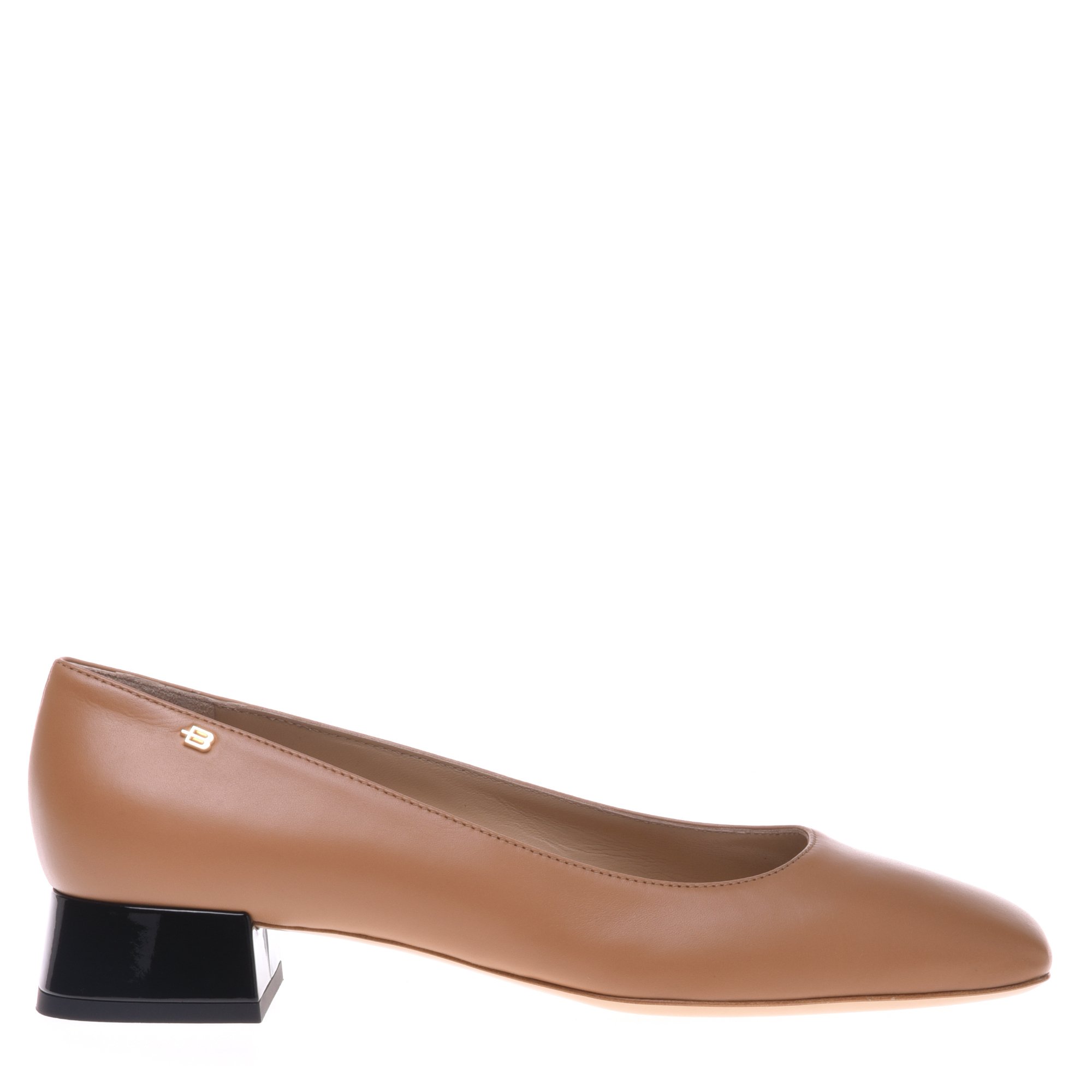Court shoe in tan leather and black patent leather image
