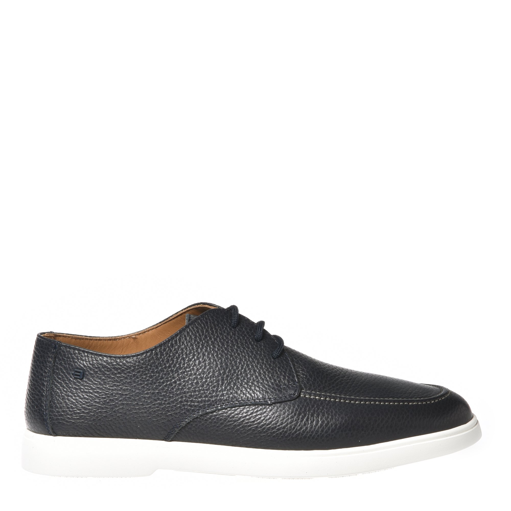 Lace-up in black tumbled leather image