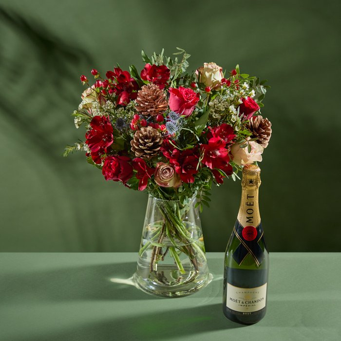 The Winter Wishes Bouquet & Moet Gift Set