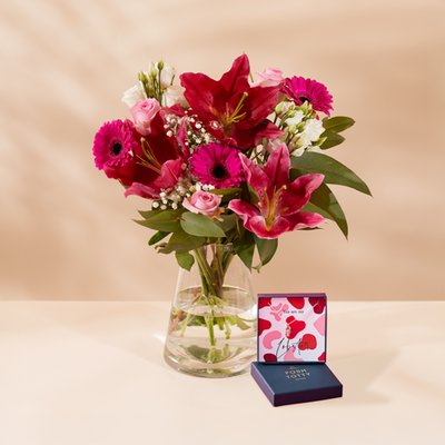 Pink Blush Bouquet & Posh Totty Lobster Necklace Gift Set