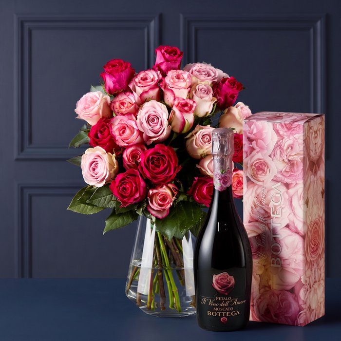 Pink & Cerise Mixed Rose Bouquet with Bottega Petalo in Scented Gift Box 75cl