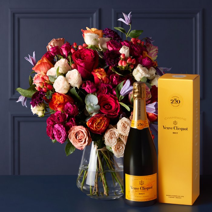 Hypericum, Rose & Cinerea Bouquet with Veuve Clicquot Brut 75cl Gift Set
