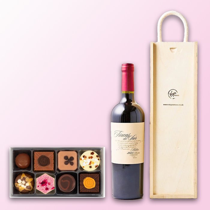 Hotel Chocolat Everything Pocket & Fincas Del Sur Malbec Wooden Gift Box
