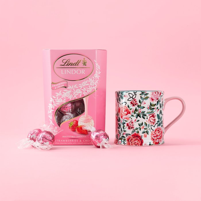 Cath Kidston Dolly Rose Molly Mug (White)& Lindt Strawberries' and Cream 200g Gift Set