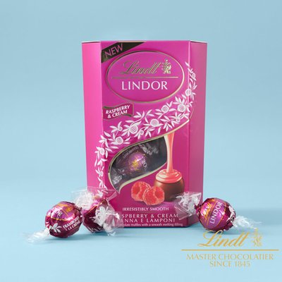 Lindt Lindor Raspberry & Cream Chocolate Truffles (200g)