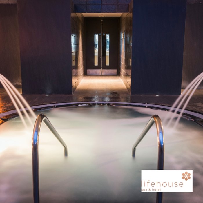  Lifehouse Spa and Hotel Evening Spa Chillout with Fizz for Two 