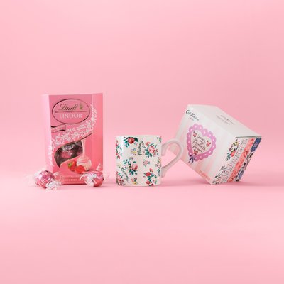 Cath Kidston Mummy Shortie Mug & Lindt Strawberries and Cream 200g Gift Set