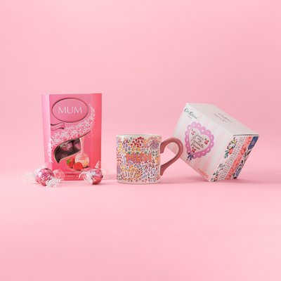 Cath Kidston Ditsy Shortie Mug & Mum Lindt Strawberries and Cream 200g cornet Gift Set