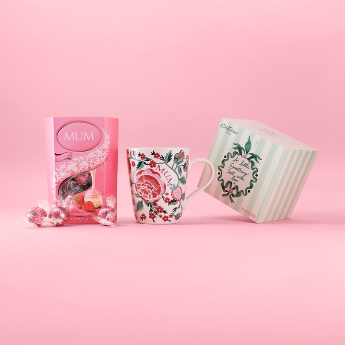 Cath Kidston Amazing Mum Stanley Mug & Mum Lindt Strawberries and Cream 200g Cornet Gift Set