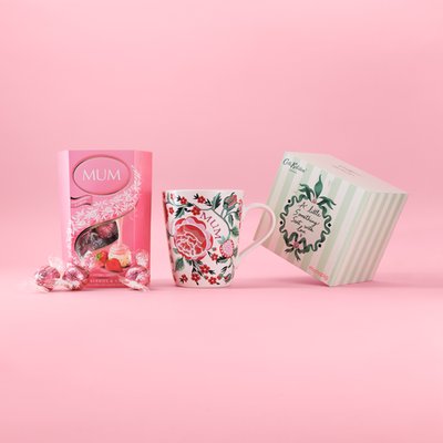 Cath Kidston Amazing Mum Stanley Mug & Mum Lindt Strawberries and Cream 200g Cornet Gift Set