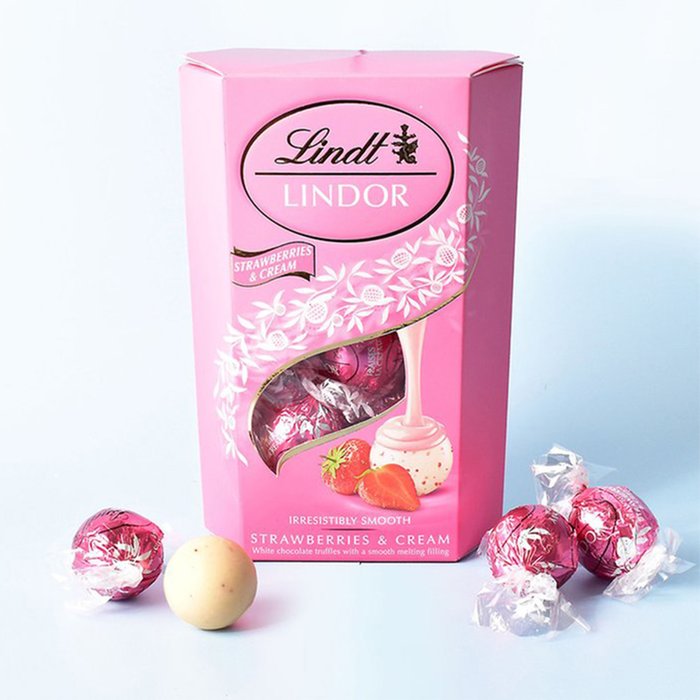 Lindt Strawberries and Cream Chocolate Truffles (200g)