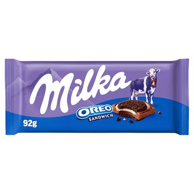 Obrázek Milka Oreo Sandwich mléčná čokoláda z alpského mléka s kakaovými sušenkami a mléčnou náplní 92 g