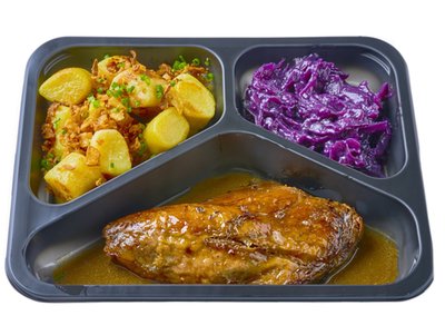 Obrázek Husí stehno s červeným zelím a bramborovými špalíčky