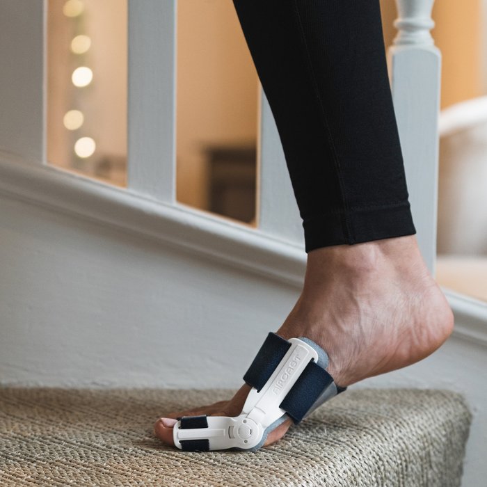 Product Image of AIRCAST Korrekturorthese HalguDay, Hallux-Valgus-Orthese postoperativ, Memory-Foam, Gelenksystem, weiß