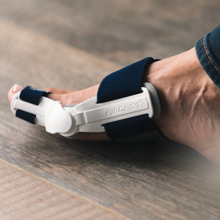 Gallery Image of Korrekturorthese AIRCAST HalguDay Gelenksystem Memory Foam