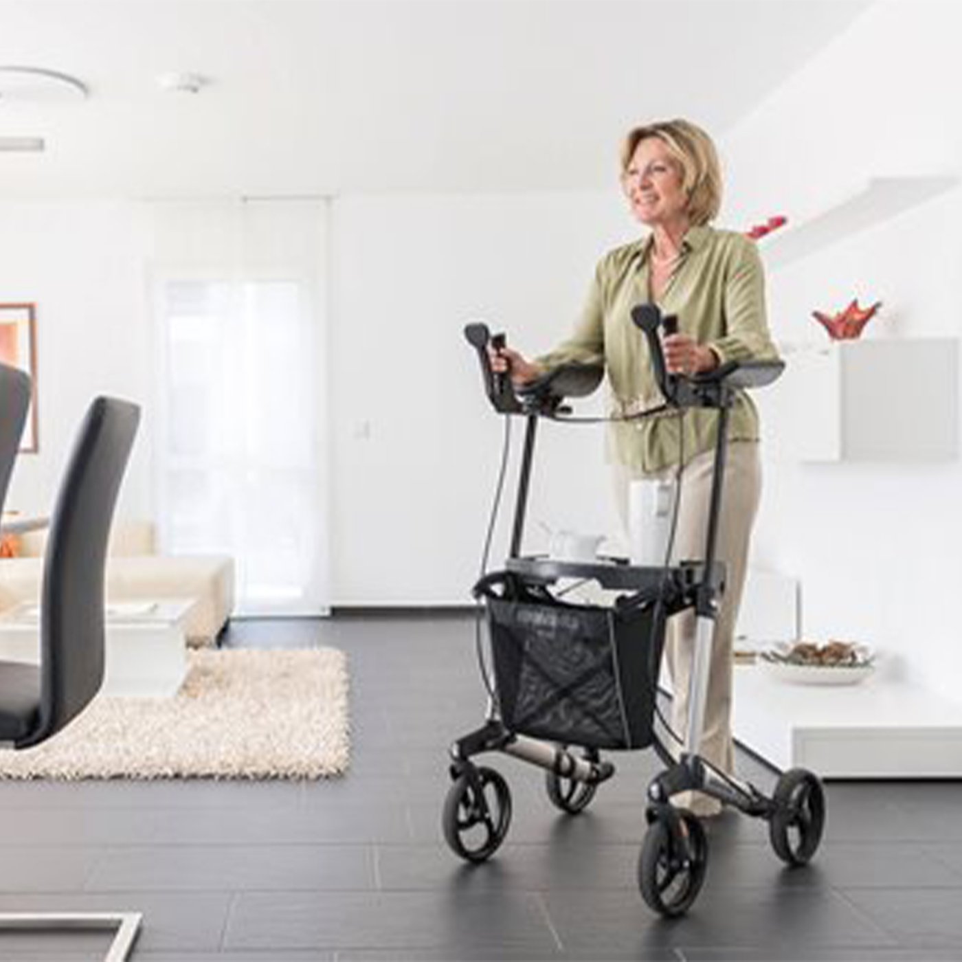 Gallery Image of Sunrise Medical Outdoor-Rollator Gemino 60 Walker, geländetauglicher Gehwagen mit Unterarmstützen, extragroße Räder