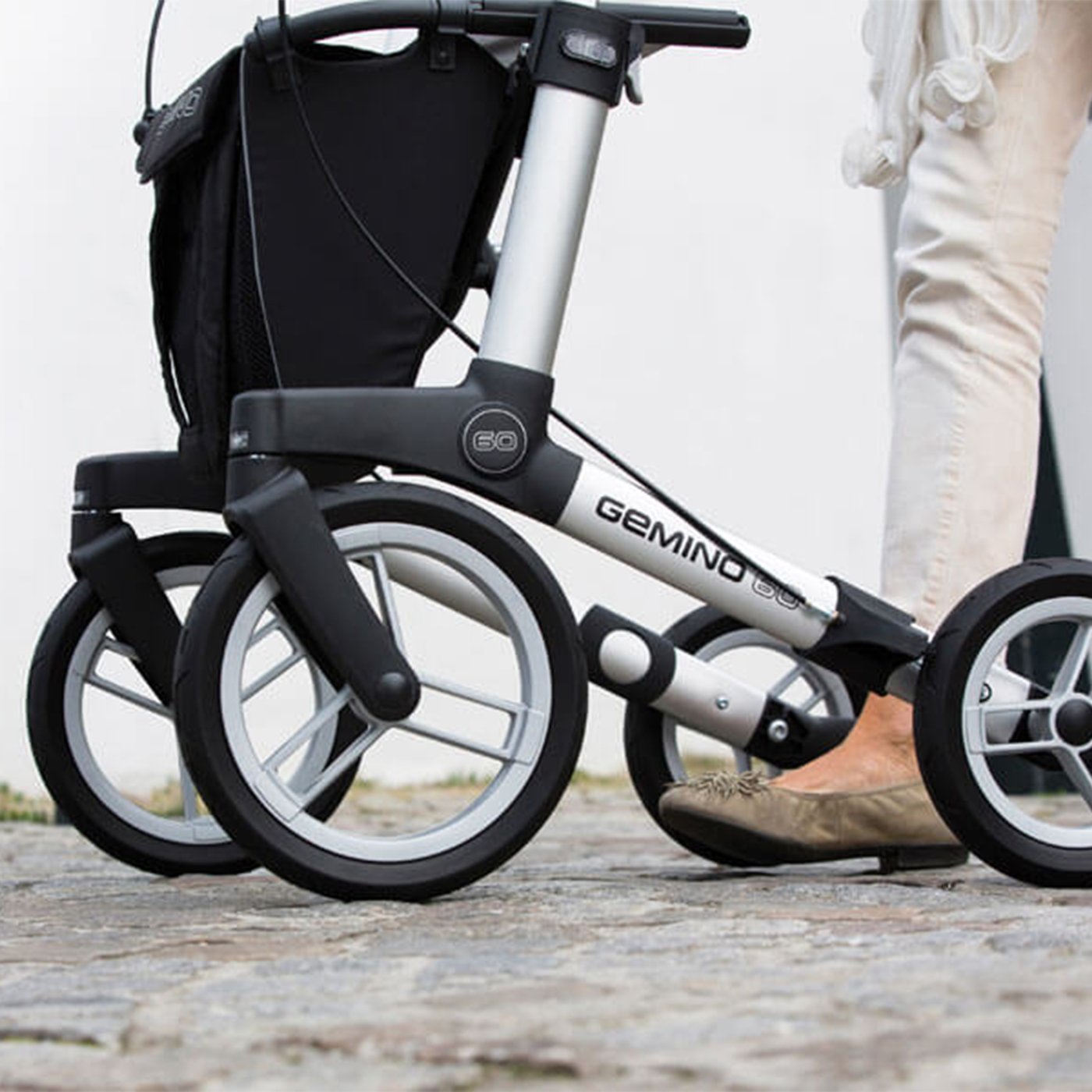 Gallery Image of Rollator GEMINO 60 mit wetterfester Tasche & XXL Rädern