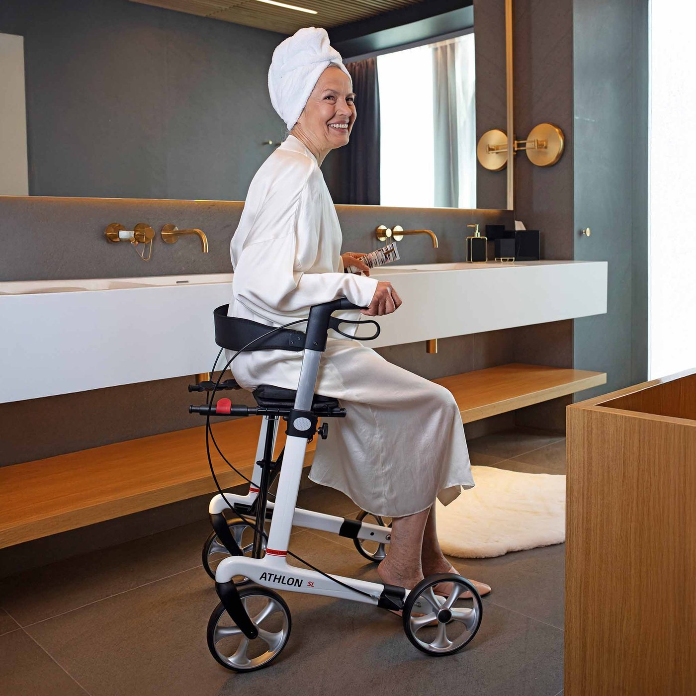 Gallery Image of Rehasense Carbon-Rollator Athlon SL, ultraleichter Gehwagen faltbar, höhenverstellbar, TPE-Räder