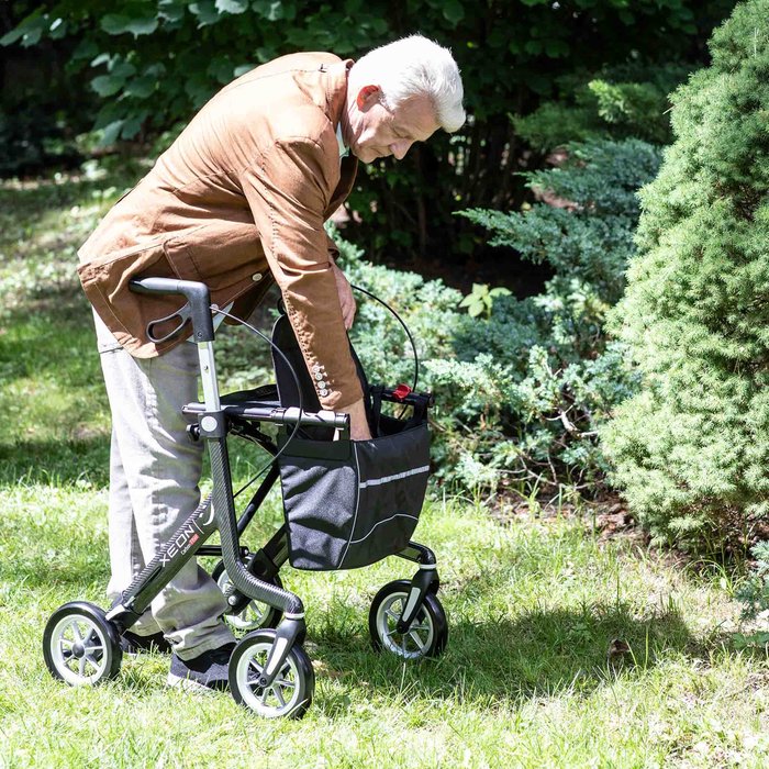 Gallery Image of Carbon-Rollator XEON 4,8kg faltbar 150kg belastbar