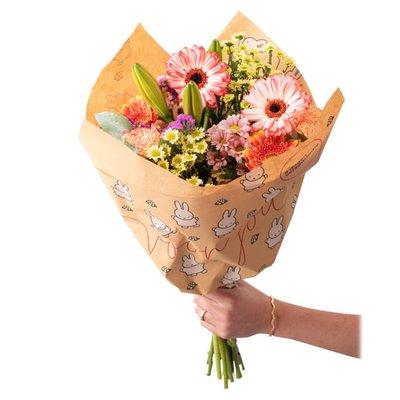Boeket Seizoensstralen in Nijntje cadeaupapier