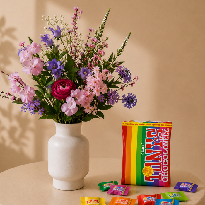 Zijden kunstbloemen | Boeket Kleurenpracht & Tony's Chocolonely Tiny Tony's Pouch