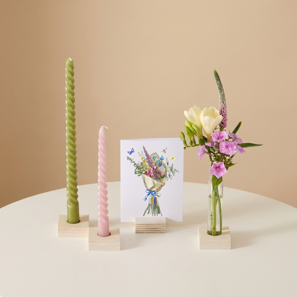 Brievenbusbloemen Plankje Fleurig inclusief kaarsen Greetz
