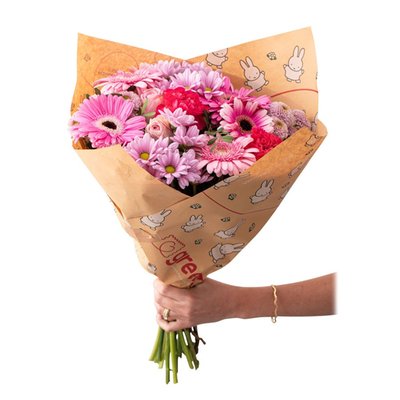 Boeket Zacht roze in Nijntje cadeaupapier