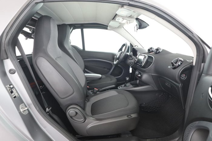 Smart fortwo cabrio EQ passion Kamera Winter grau matt