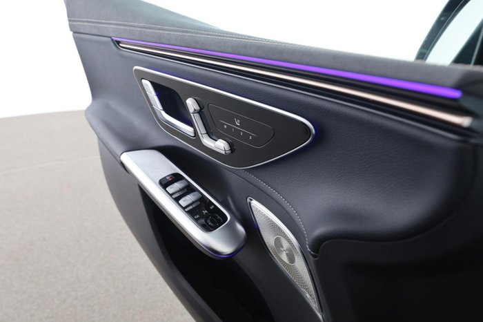 Mercedes-Benz EQE 300 SUV Electric Art Pano AHK Distronic 360