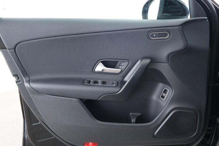Mercedes-Benz A 250 e Style Pano.-Dach Ambiente LED 18 Zoll