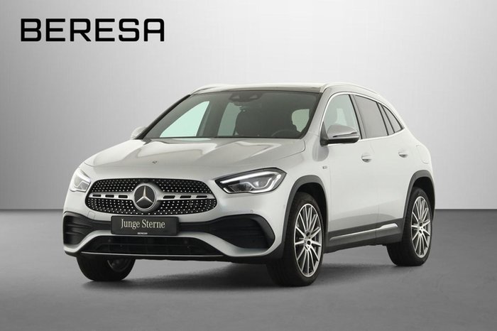 Mercedes-Benz GLA 250 e AMG Pano Distronic Burmester 20 Zoll