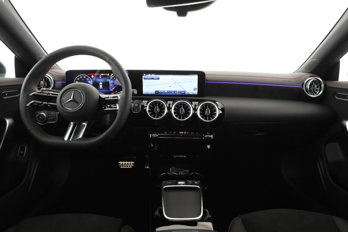 Mercedes-Benz CLA 180 AMG Kamera MBUX Navi AUT AHK LED SHZ