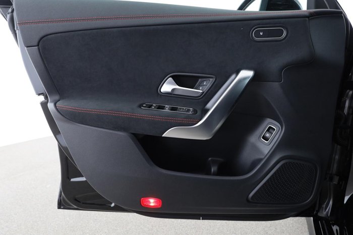 Mercedes-Benz CLA 180 SB AMG Kamera MBUX Navi AUT AHK LED SHZ