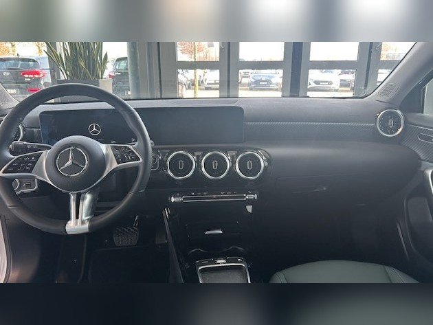 Mercedes-Benz A 180 Progressive LED Winter Metallic 360 Grad