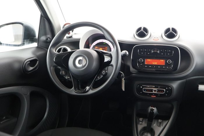 Smart fortwo EQ Schnelllader 22 kW USB Bluetooth