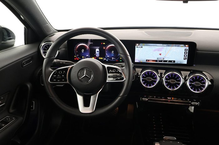 Mercedes-Benz A 250 e Style Pano.-Dach Ambiente LED 18 Zoll