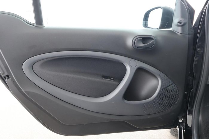 Smart fortwo EQ Schnelllader 22 kW USB Bluetooth