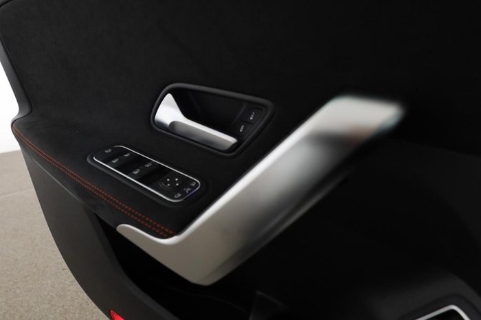 Mercedes-Benz CLA 45 AMG S 4M+ Pano Kamera MBUX Navi LED SHZ